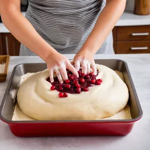Рецепт Мясной пирог с индейкой и клюквенным соусом - Формирование пирога