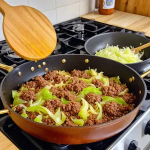Рецепт Мясной пирог с капустой и фаршем - Приготовление начинки