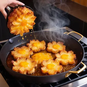 Рецепт Мясные цветы с фетой и оливками - Обжарка