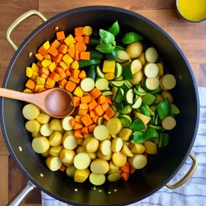 Рецепт Минестроне с цветной капустой и куркумой - Добавление овощей и куркумы