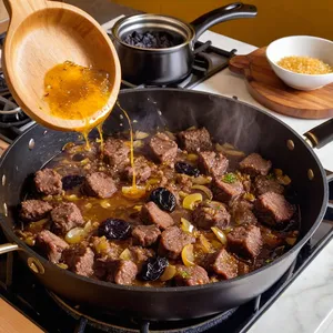 Рецепт Мини-пирожки с бараниной и черносливом - Приготовление начинки