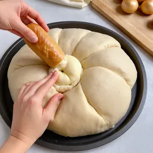 Рецепт Мини-пирожки с говядиной и карамелизированным луком - Формирование пирожков