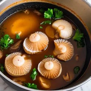 Рецепт Мисо-суп с устричными грибами и морскими гребешками - Добавление грибов и гребешков
