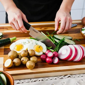 Рецепт Окрошка на квасе с копчёной сайрой - Нарезка компонентов