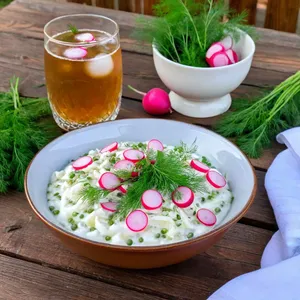Рецепт Окрошка на квасе с копчёной уткой - Подача