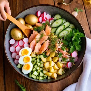 Рецепт Окрошка на квасе с копчёным окунем - Сборка окрошки