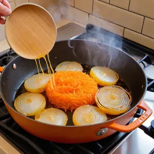 Рецепт Овощное рагу с баклажанами и кабачками - Обжарка лука и моркови