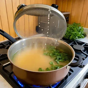 Рецепт Овощной бульон с корнем сельдерея и чесноком - Варка бульона