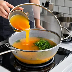 Рецепт Овощной бульон с корнем сельдерея и чесноком - Процеживание бульона