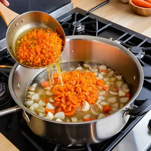 Рецепт Овощной бульон с корнем солодки и чабрецом - Обжарка овощей
