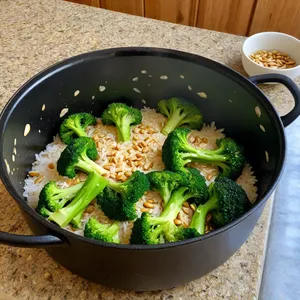 Рецепт Овощной плов с брокколи и кедровыми орешками - Тушение с брокколи