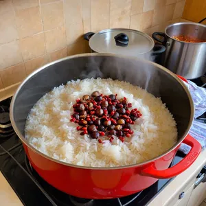 Рецепт Овощной плов с каштанами и барбарисом - Заливка водой и тушение