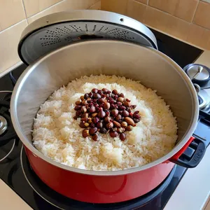 Рецепт Овощной плов с каштанами и барбарисом - Добавление чеснока и финальное пропаривание