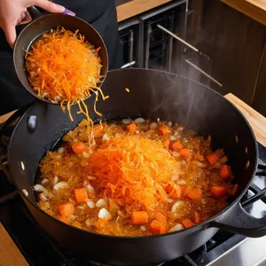 Рецепт Овощной плов с морковью и черносливом - Обжарка овощей