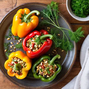 Рецепт Овощные корзинки с печеным перцем и кедровыми орешками - Подача