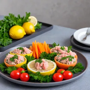 Рецепт Овощные корзинки с тунцом и лимонным соусом - Подача