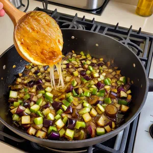 Рецепт Овощные котлеты с баклажаном и булгуром - Обжарка овощей