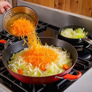 Рецепт Овощные котлеты с капустой и киноа - Обжарка овощей