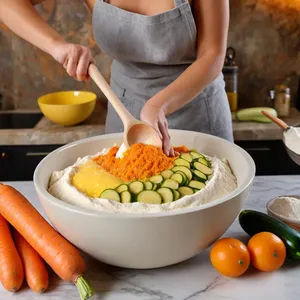 Рецепт Овощные котлеты с морковью и кабачком - Смешивание ингредиентов