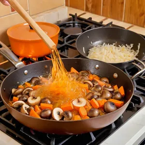 Рецепт Овощные котлеты с шампиньонами и перловкой - Обжарка овощей и грибов