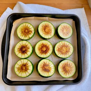 Рецепт Паста из печеных кабачков с чесноком и кедровыми орехами - Запекание кабачков