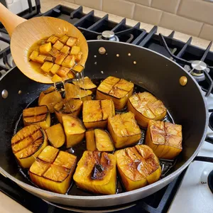 Рецепт Паста из жареных баклажанов с чесноком и тахини - Обжарка баклажанов