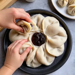 Рецепт Пельмени с фаршем из кабана и черносливом в сливочно-коньячном соусе - Формирование пельменей