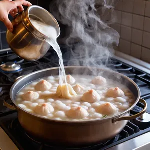 Рецепт Пельмени с кабанчиком и можжевельником в бруснично-сливочном соусе - Варка пельменей