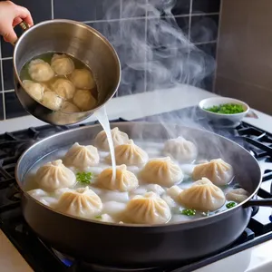 Рецепт Пельмени с косулей и можжевельником в брусничном соусе - Варка пельменей