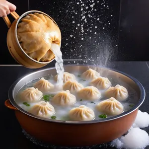 Рецепт Пельмени с перепелкой и лесными грибами в сливочно-шампиньоновом соусе - Варка пельменей