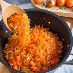 Рецепт Плов с уткой и айвой - Обжарка овощей