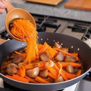 Рецепт Плов с уткой и черносливом - Пассеровка овощей