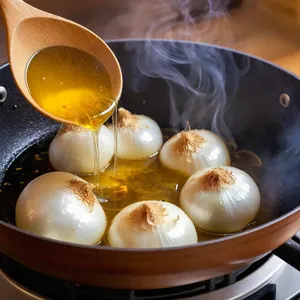Рецепт Потаж из брокколи с голубым сыром и грецкими орехами - Обжарка лука и чеснока