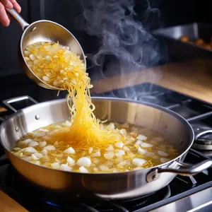 Рецепт Потаж из спаржи с лимоном и пармезаном - Обжарка лука и чеснока