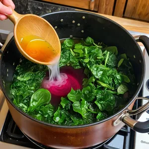 Рецепт Потаж из свекольной ботвы с козьим сыром и кедровыми орехами - Приготовление основы супа