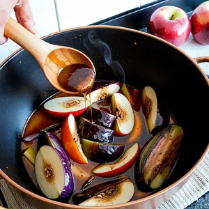 Рецепт Рагу с баклажанами и яблоками в корично-медовом соусе - Тушение рагу