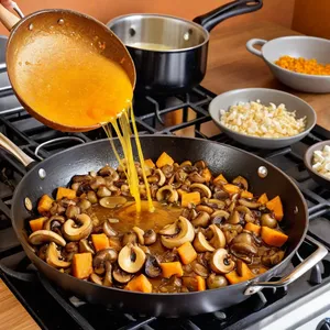 Рецепт Рагу с тыквой и шампиньонами в пряном соусе - Обжарка овощей и грибов