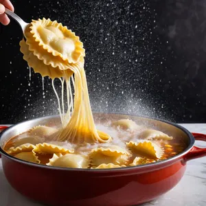 Рецепт Равиоли с дикой уткой и сливочно-клюквенным соусом - Варка равиоли