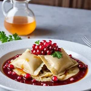 Рецепт Равиоли с перепелкой и гранатово-медовым соусом - Варка равиоли и подача