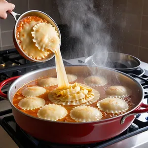 Рецепт Равиоли с уткой и гранатово-медовым соусом - Варка равиоли