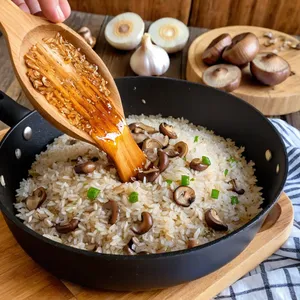 Рецепт Ризотто с грибами и спаржей - Добавление риса