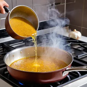 Рецепт Ризотто с редькой и горчичным маслом - Обжарка лука и чеснока