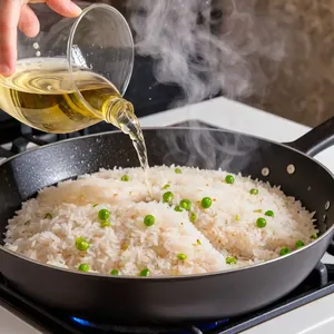 Рецепт Ризотто с зеленым горошком и мятой - Деглазирование вином