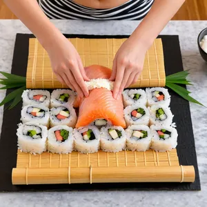 Рецепт Роллы с лососем и сливочным сыром в кунжуте - Формирование роллов