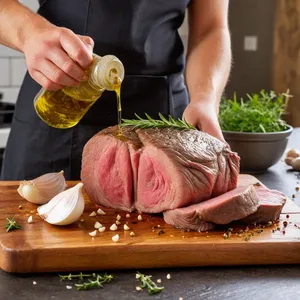 Рецепт Ростбиф с чесночным маслом и прованскими травами - Подготовка мяса и маринада