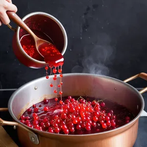 Рецепт Ростбиф с соусом из красной смородины и розмарином - Приготовление соуса из смородины