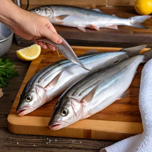 Рецепт Рыбный пирог с корюшкой и чесночным маслом - Подготовка корюшки