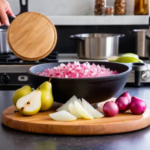 Рецепт Салат "Мимоза" с грушей и грецкими орехами - Подготовка лука и груши