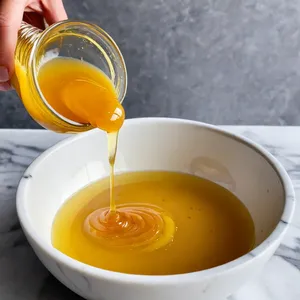 Рецепт Салат Нисуаз с козьим сыром и медовой заправкой - Приготовление заправки