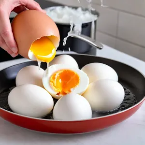 Рецепт Салат Нисуаз с печеными овощами и анчоусами - Приготовление яиц